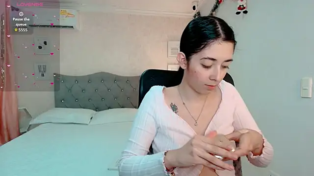 emmalove doll online show from January 5, 8:12 pm