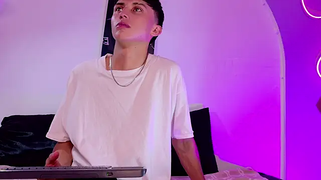 troye twink online show from December 14, 5:35 am