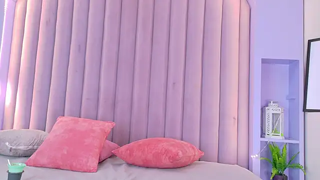 Miia Anderson online show from April 9, 12:00 pm