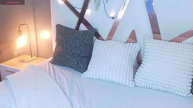 Miia Anderson online show from December 17, 7:41 pm