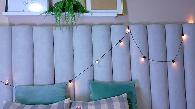 Miia Anderson online show from April 8, 12:50 pm