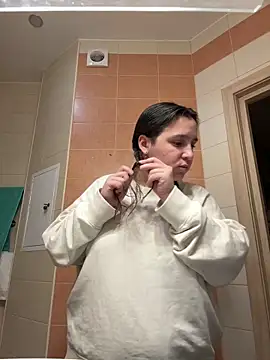 Snapshot of luisa_evans chatting on December 15, 12:27 am luisa evans online show from December 15, 12:27 am