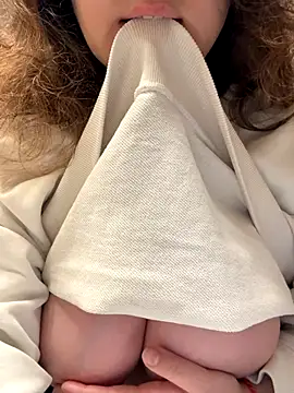 Snapshot of luisa_evans chatting on December 15, 9:20 pm luisa evans online show from December 15, 9:20 pm