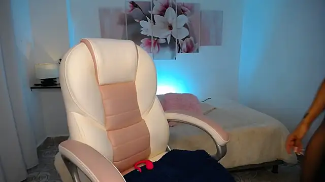 aylin ross  online show from April 6, 3:13 am