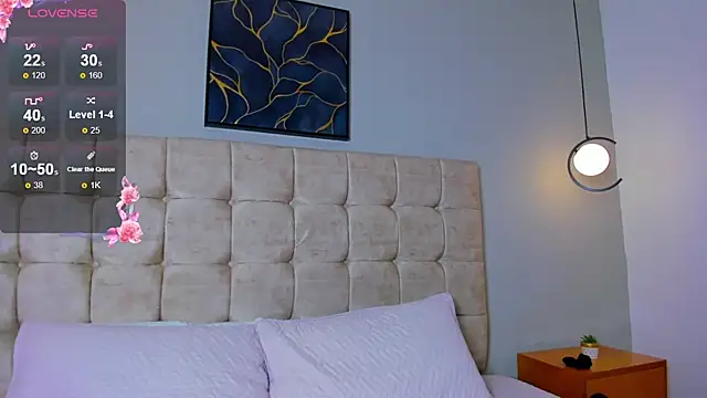 Snapshot of Lilie_petite chatting on December 13, 11:11 pm Lilie petite online show from December 13, 11:11 pm