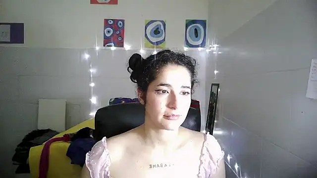 Snapshot of caramel-hotty chatting on December 15, 12:49 am caramel-hotty online show from December 15, 12:49 am