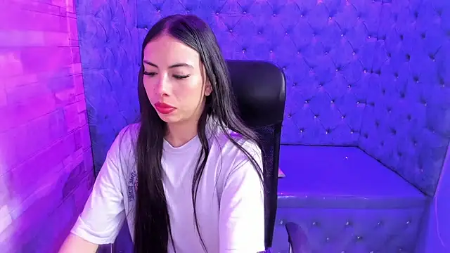 Alana Hotterr online show from February 18, 3:37 am