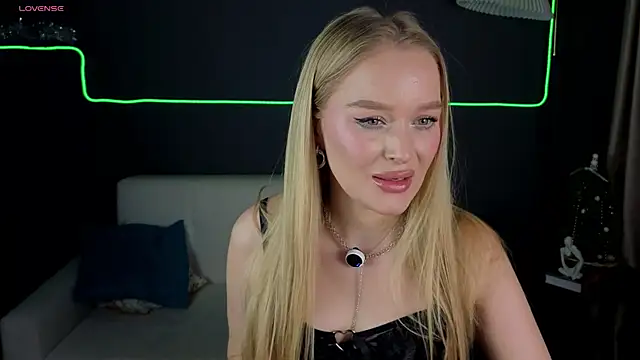 Snapshot of nanny_mommy chatting on December 14, 8:25 pm nanny mommy online show from December 14, 8:25 pm