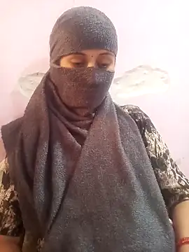 Snapshot of guddi_Jaaneman chatting on December 15, 4:18 am guddi Jaaneman online show from December 15, 4:18 am