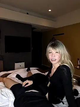 Snapshot of yu_femboy chatting on February 21, 9:11 am yu femboy online show from February 21, 9:11 am