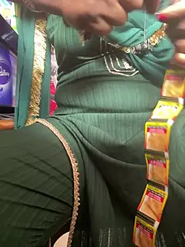 Snapshot of cute_mahi001 chatting on July 9, 4:46 am cute mahi001 online show from July 9, 4:46 am