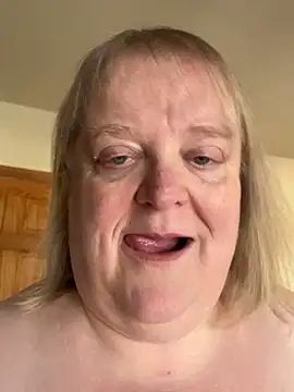 Curvy-Irish-CrystalX online show from March 19, 1:55 pm