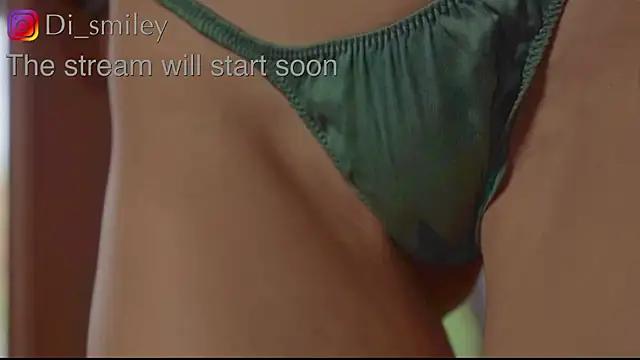 Snapshot of di_smileyone chatting on May 9, 3:32 am di smileyone online show from May 9, 3:32 am