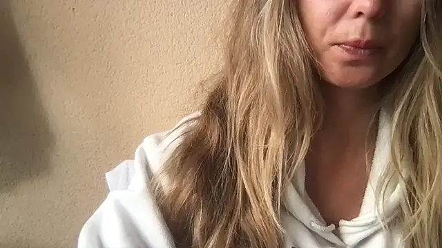 LeMilf online show from March 12, 9:35 am