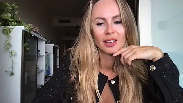 LeMilf online show from April 23, 8:43 am