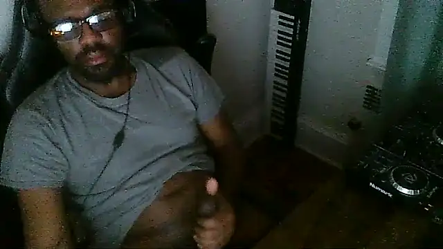 Snapshot of MrUnintentional chatting on January 7, 5:34 am MrUnintentional online show from January 7, 5:34 am