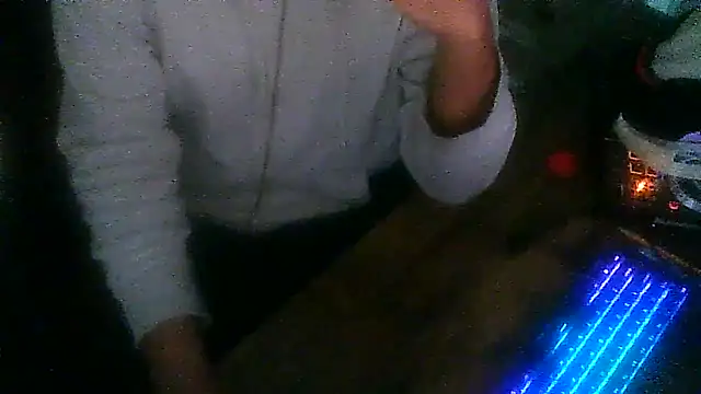 Snapshot of MrUnintentional chatting on December 22, 2:55 am MrUnintentional online show from December 22, 2:55 am