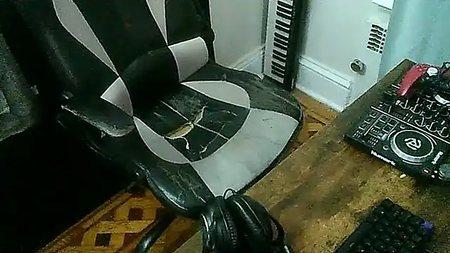 Snapshot of MrUnintentional chatting on January 8, 3:23 am MrUnintentional online show from January 8, 3:23 am