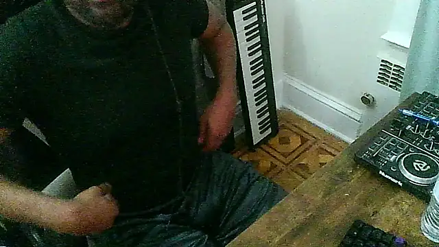 Snapshot of MrUnintentional chatting on January 11, 4:08 am MrUnintentional online show from January 11, 4:08 am