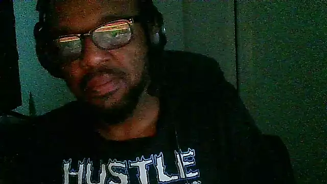 Snapshot of MrUnintentional chatting on February 24, 5:52 am MrUnintentional online show from February 24, 5:52 am