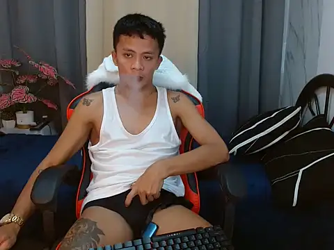 ur twinkKirk6969 online show from April 2, 8:26 pm