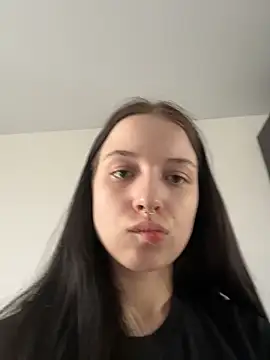 AlicePowells online show from May 30, 11:05 am
