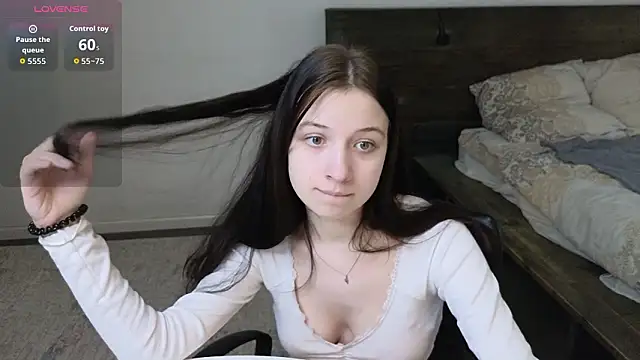 AlicePowells online show from March 11, 11:15 am