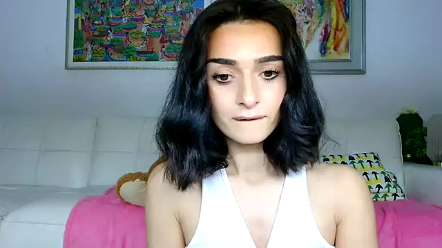 Snapshot of Maya4StripMind chatting on December 13, 9:32 pm Maya4StripMind online show from December 13, 9:32 pm