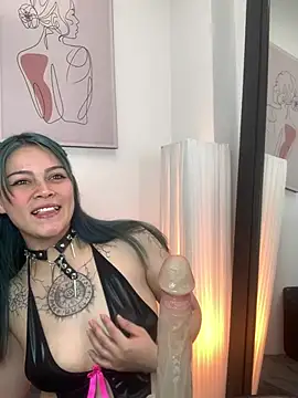 Snapshot of Adelaindiamond_ chatting on July 10, 2:28 pm Adelaindiamond online show from July 10, 2:28 pm