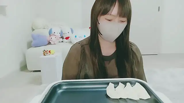 Snapshot of yuyuchan__ chatting on February 8, 10:57 am yuyuchan online show from February 8, 10:57 am