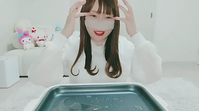 Snapshot of yuyuchan__ chatting on February 14, 10:48 am yuyuchan online show from February 14, 10:48 am