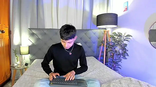 Andy Belier23 online show from April 4, 11:22 pm