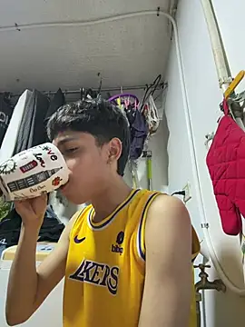 Andy Belier23 online show from March 28, 4:24 am