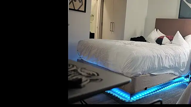 bluntbeautyxo online show from December 16, 1:10 am