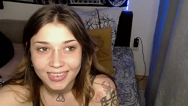 AlienforTwenty online show from April 21, 4:35 pm