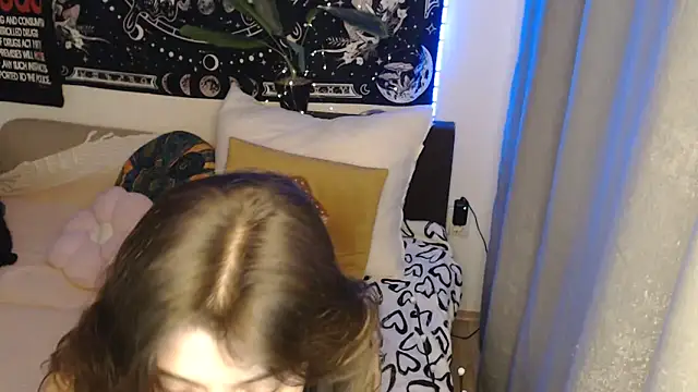 AlienforTwenty online show from April 3, 2:34 pm