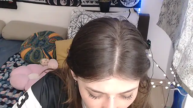 AlienforTwenty online show from March 21, 9:25 am