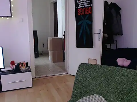 AlienforTwenty online show from December 17, 9:03 am