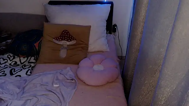 AlienforTwenty online show from April 18, 4:26 am