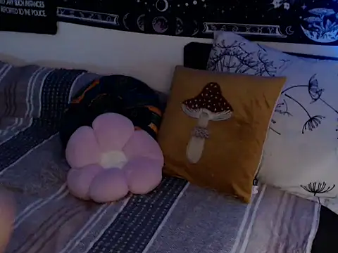 AlienforTwenty online show from February 13, 1:55 pm