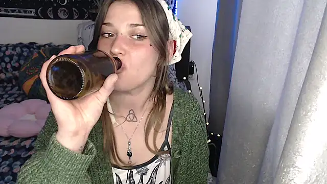 AlienforTwenty online show from April 14, 12:10 pm