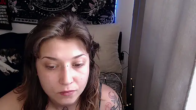 Snapshot of AlienforTwenty chatting on June 7, 12:32 pm AlienforTwenty online show from June 7, 12:32 pm