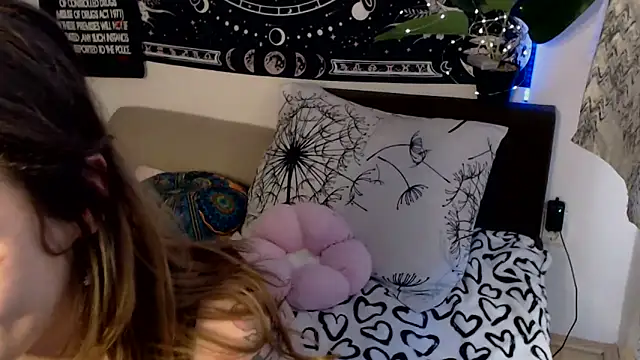 AlienforTwenty online show from March 1, 11:10 am