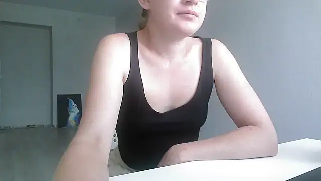 Snapshot of Alice_newhome chatting on June 14, 10:05 am Alice newhome online show from June 14, 10:05 am