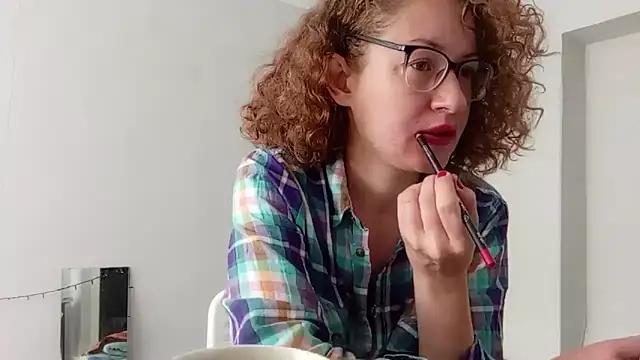 Snapshot of Alice_newhome chatting on May 10, 6:06 am Alice newhome online show from May 10, 6:06 am