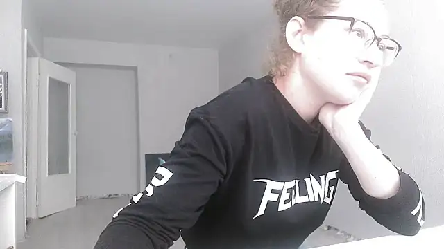 Snapshot of Alice_newhome chatting on June 16, 8:25 am Alice newhome online show from June 16, 8:25 am