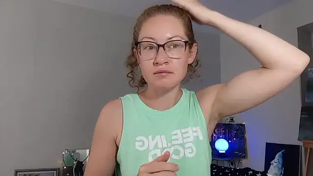 Snapshot of Alice_newhome chatting on May 21, 8:01 am Alice newhome online show from May 21, 8:01 am