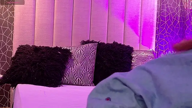 Snapshot of danielamilles chatting on December 17, 1:16 pm danielamilles online show from December 17, 1:16 pm