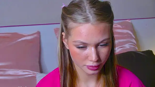 Snapshot of soft-tide chatting on February 10, 3:33 pm soft-tide online show from February 10, 3:33 pm