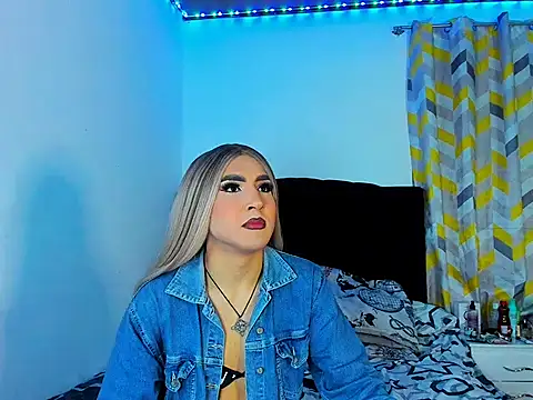 Snapshot of georgiina_giio chatting on December 15, 7:58 am georgiina giio online show from December 15, 7:58 am